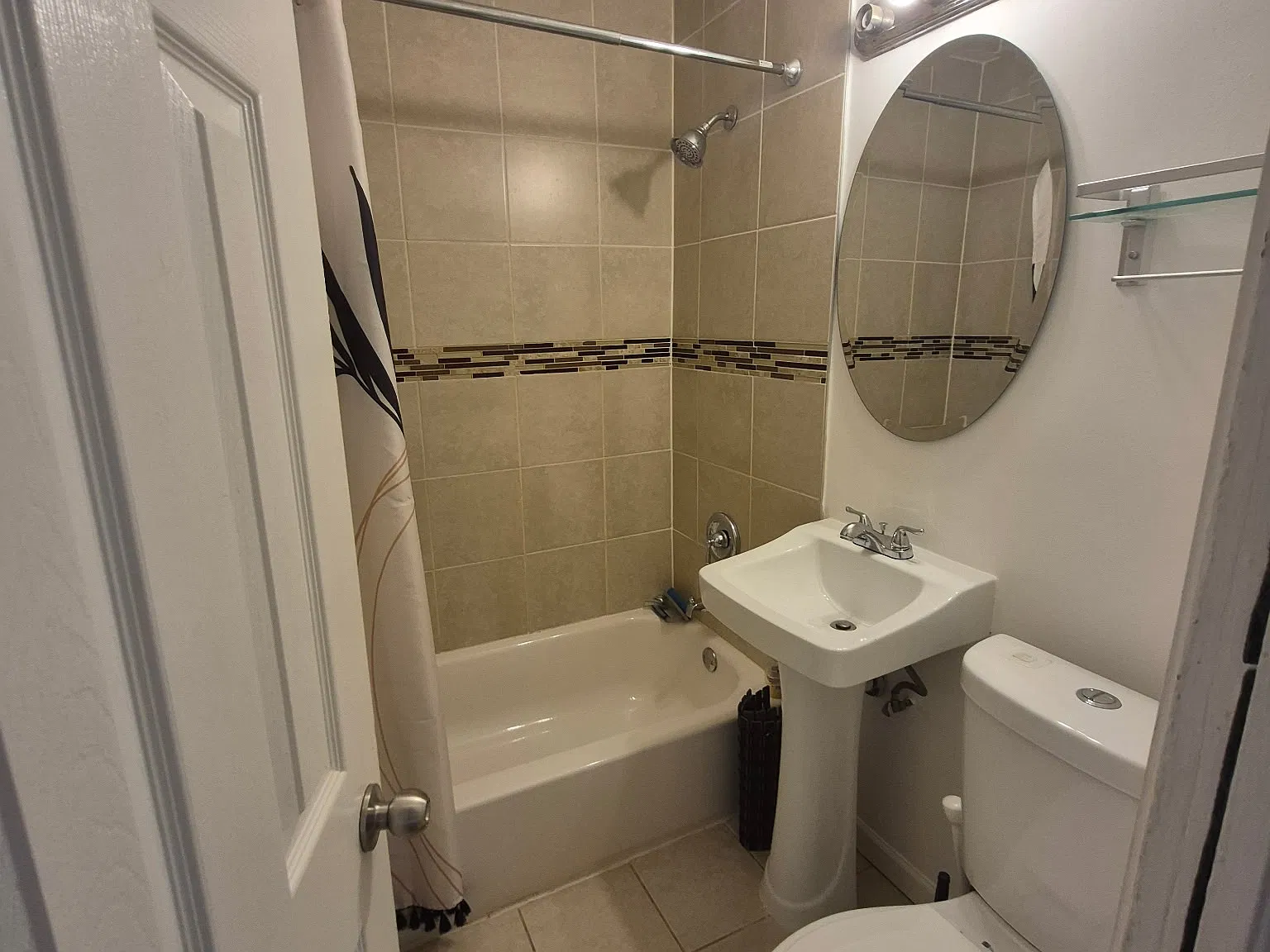 3 bed, $3,000 — Photo 1