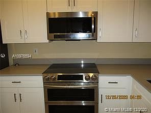 2nd image of 424 SE 11th Ter #424