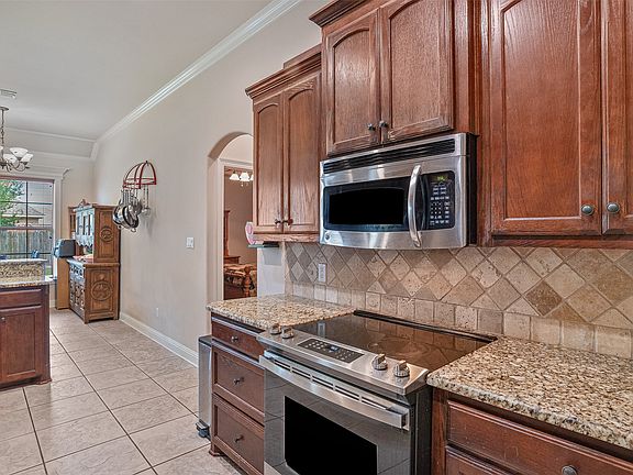 4th image of 4026 Elizabeth Ln