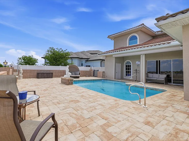 2371 Coral Point Dr — Photo 36