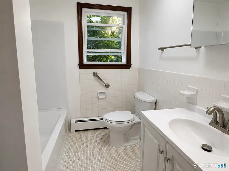98 Hartley Dr — Photo 7