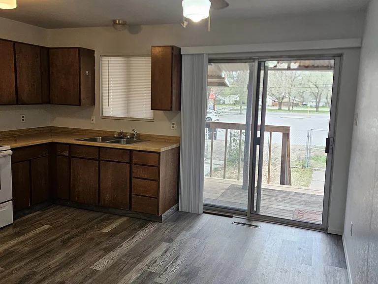 872 Russell St — Photo 7
