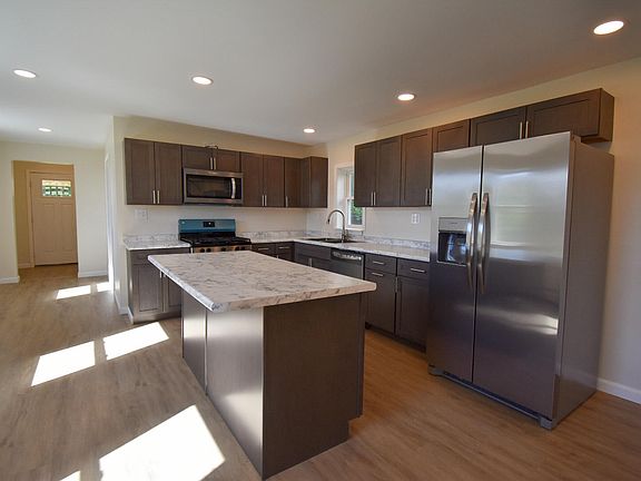 4th image of 23 Flagg St
