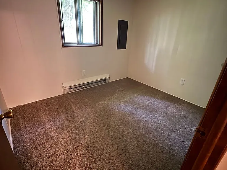 1513 Locust Ln — Photo 9