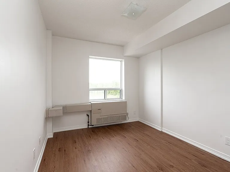 333 Sidney Belsey Cres — Photo 32