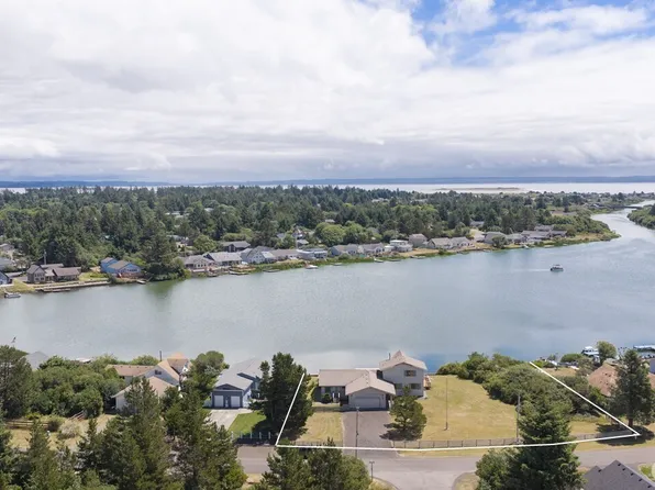 854 Texmar Avenue SW, Ocean Shores, WA 98569