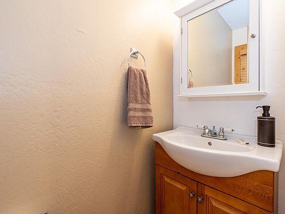2nd image of 105 Hunter Pl