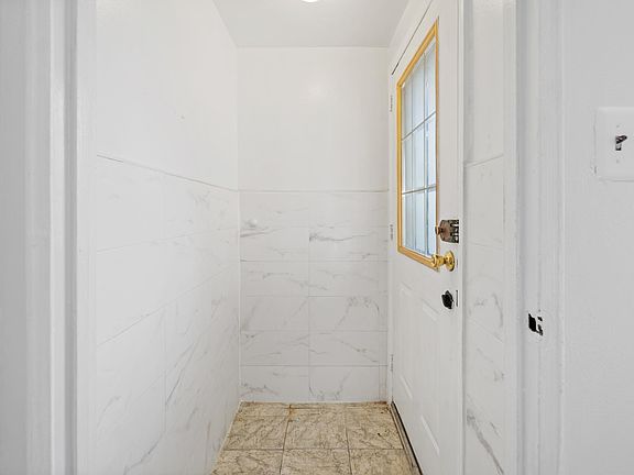 4th image of 915 E 83rd St #1