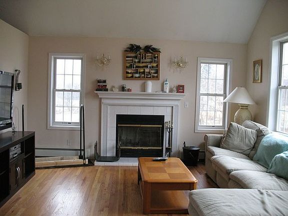 2nd image of 216 Nichols St