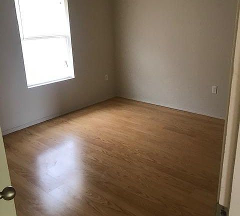 4th image of 203 27th St APT A