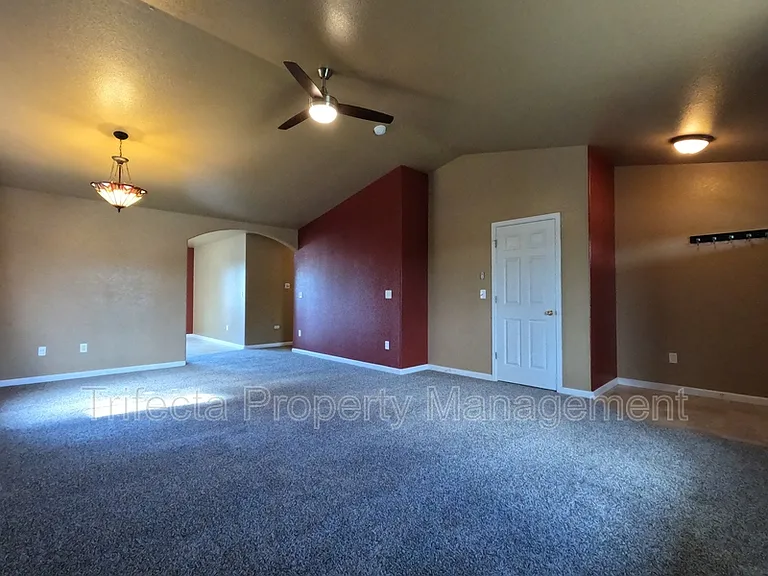 3627 Glenbarr Ct — Photo 3