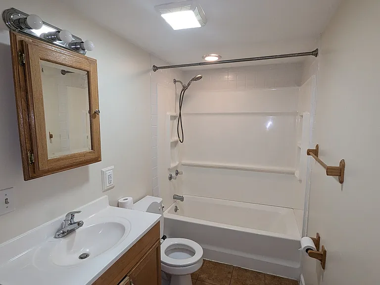 661 E Main St #A — Photo 7