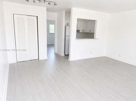 749 SE 15th St