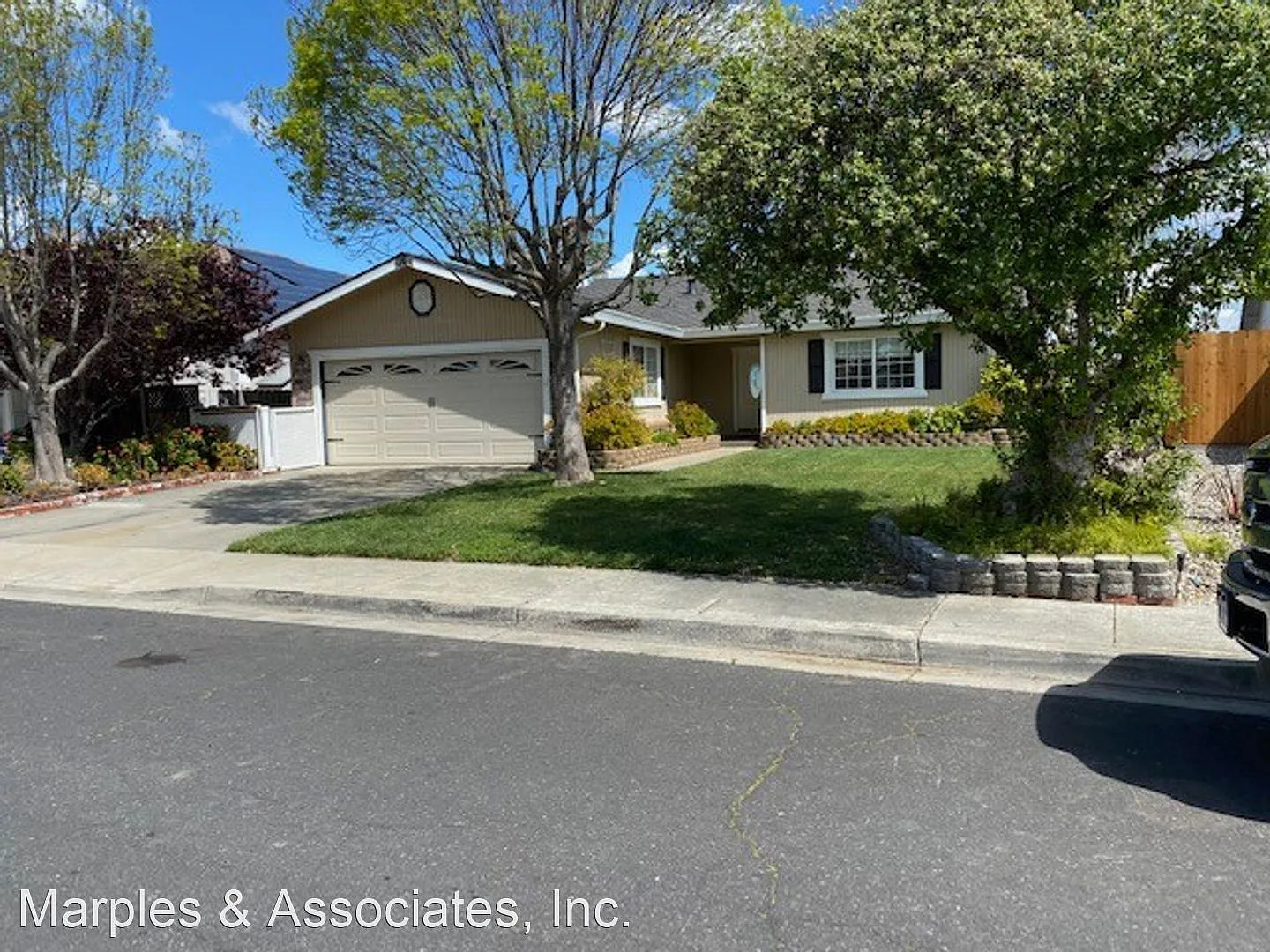 4939 North Point photo 1