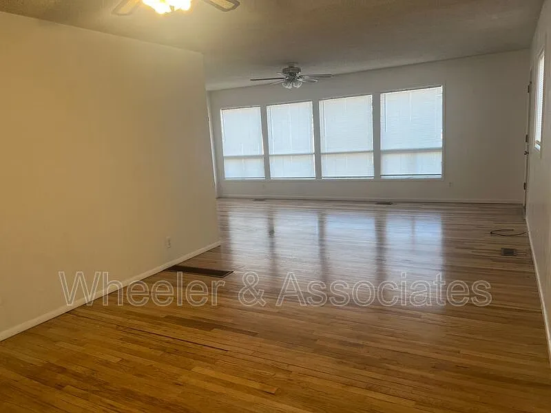 3 bed, 1.5 bath, 1600 sqft, $1,445 — Photo 3