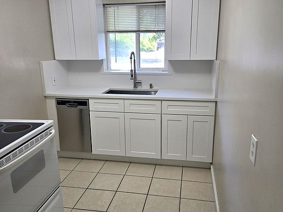 2nd image of 1 S Herbert Ave #413