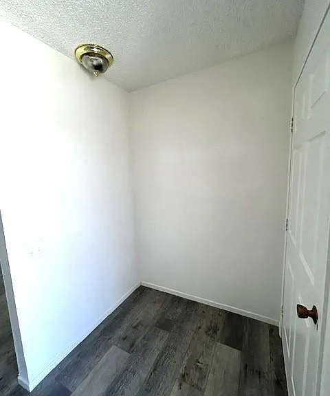 405 Jade Dr — Photo 2