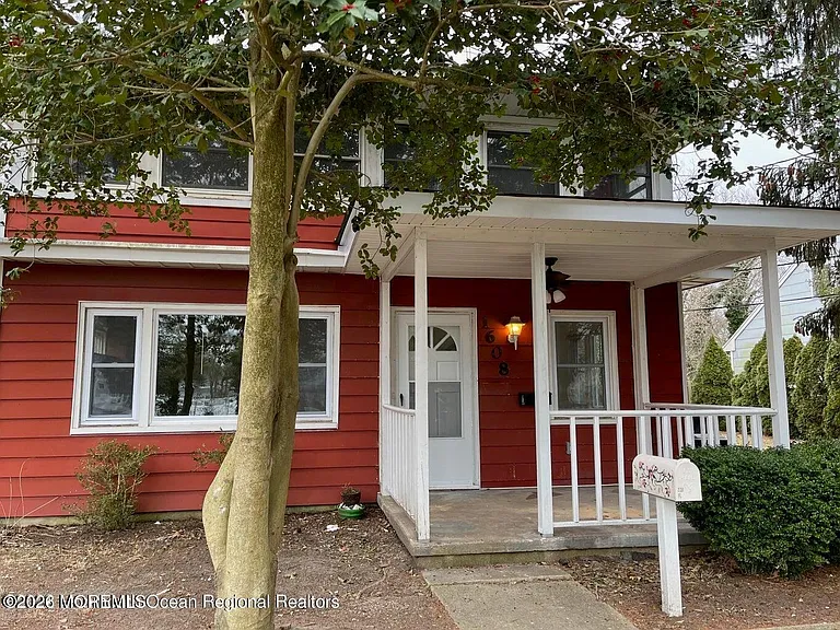 1608 Bay Ave #1 — Photo 13
