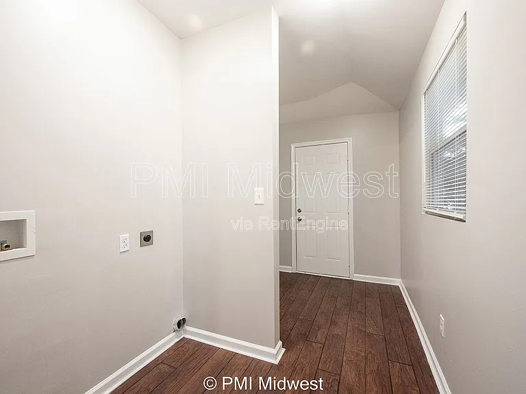 1439 S East St — Photo 14