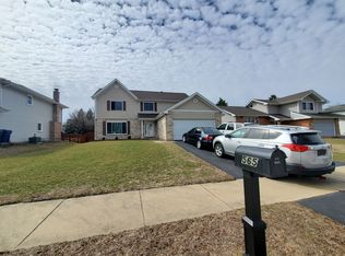 565 Chester Ct W, Aurora, IL