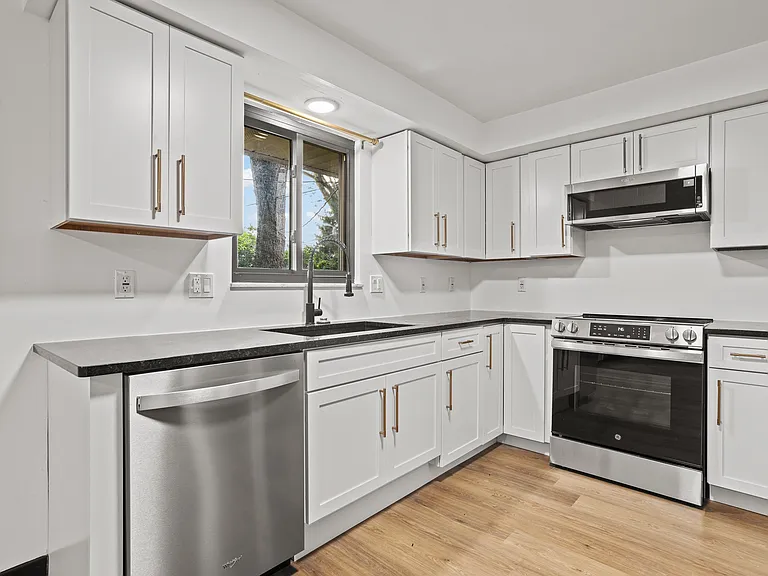 406 Heather St — Photo 14