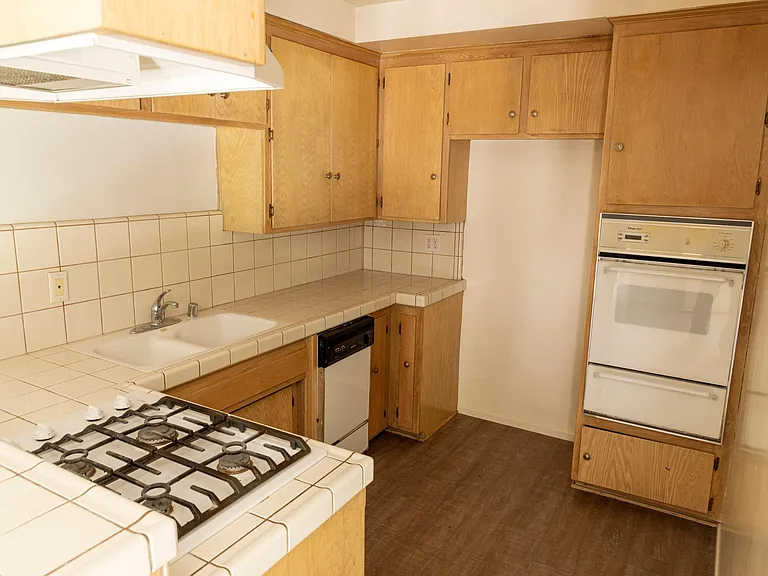 8740 Owensmouth Ave #2 — Photo 9