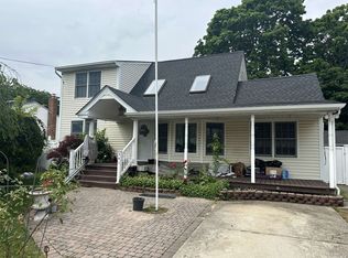 341 29th St, Copiague, NY