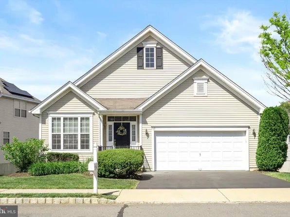 17 Atrium Dr, Trenton, NJ 08620