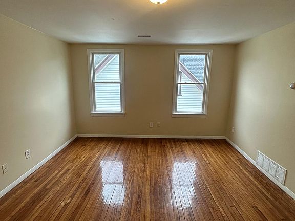 3rd image of 265 Norton St APT 3