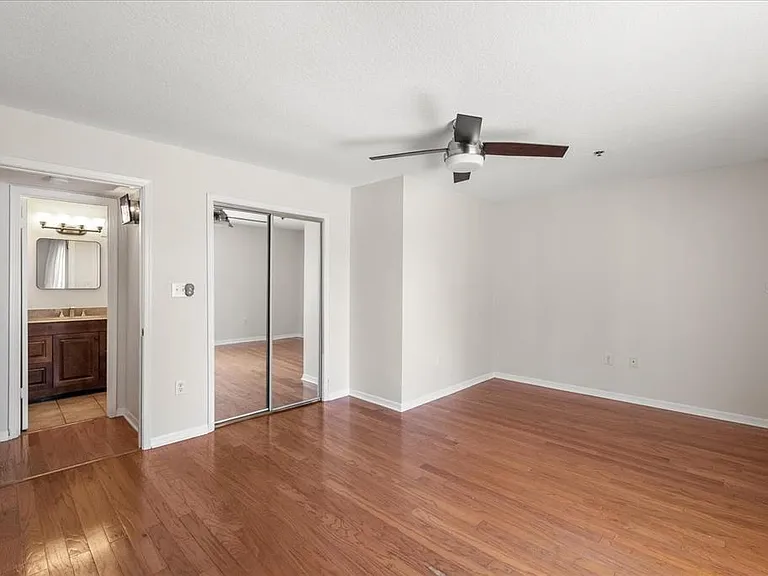 1000 W Horatio St #215 — Photo 21