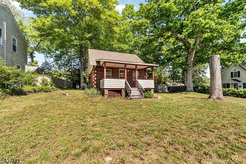 1st image of 529 Green Pond Rd