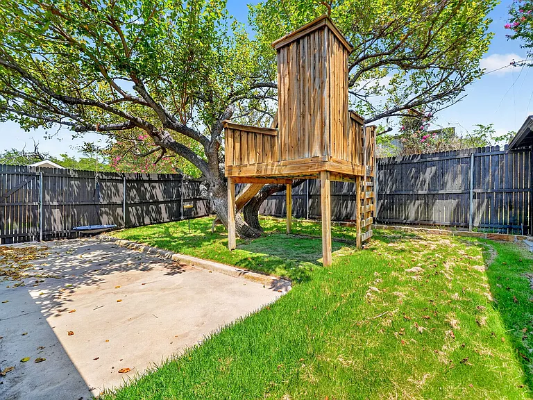505 Whittle Way — Photo 31