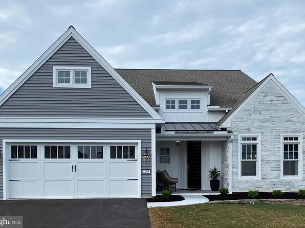 1204 Mosaic Dr #409, Lebanon, PA 17042