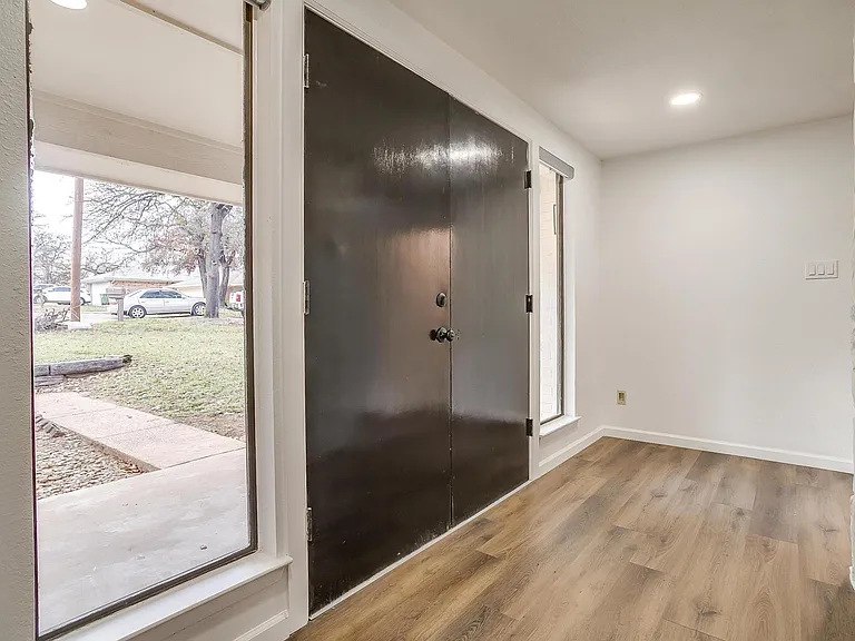 4107 Shamrock Dr — Photo 5