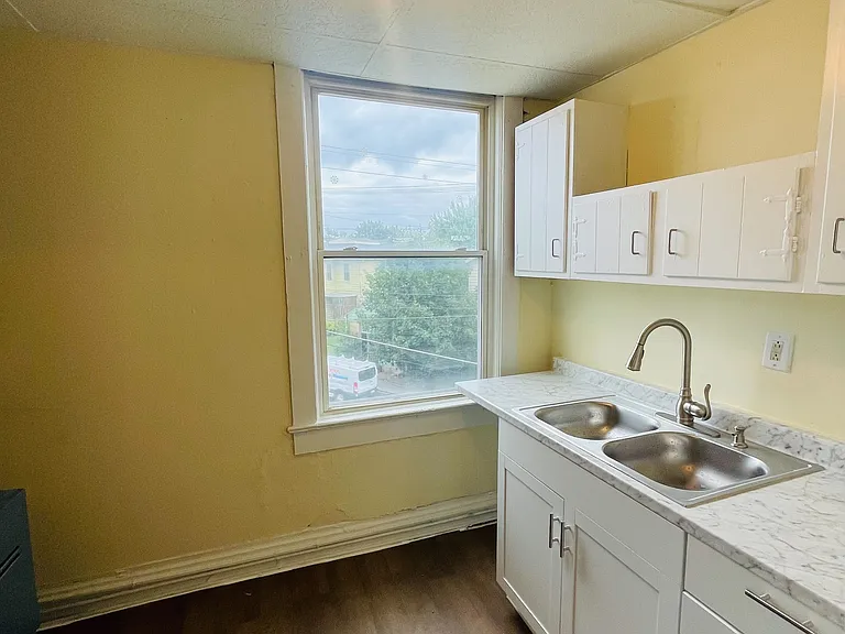 537 E Washington St #3 — Photo 3