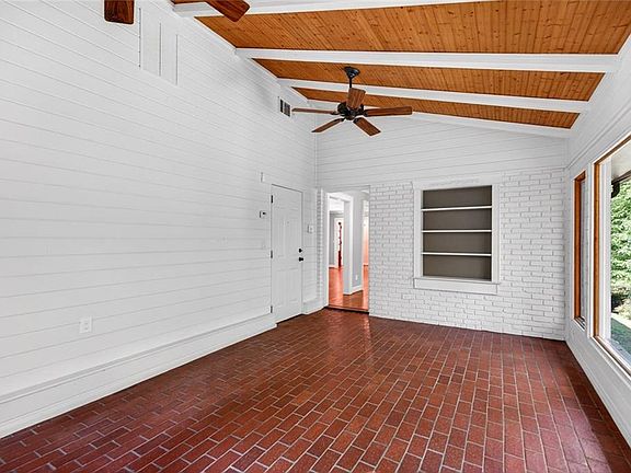5th image of 2070 Clay Dr