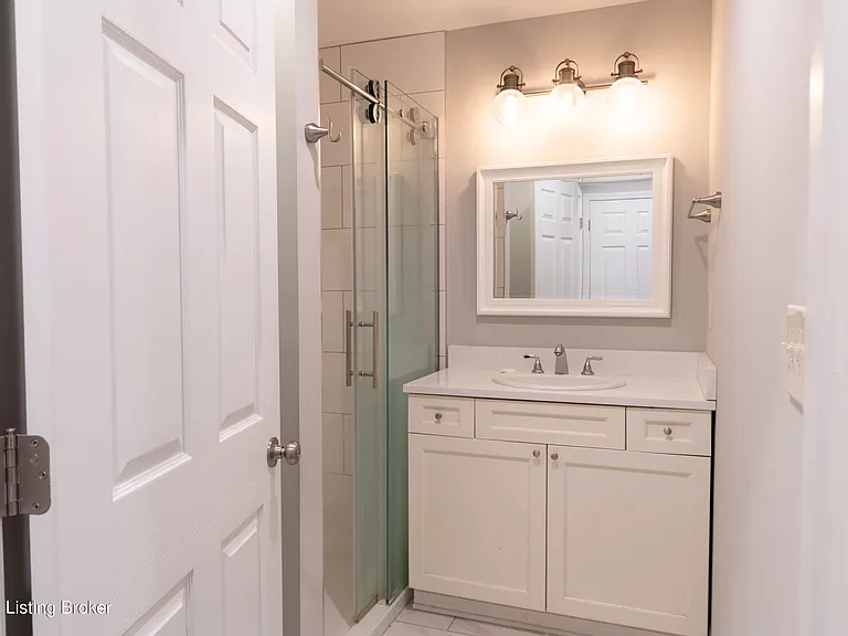 11518 Bellewood Garden Ct — Photo 14