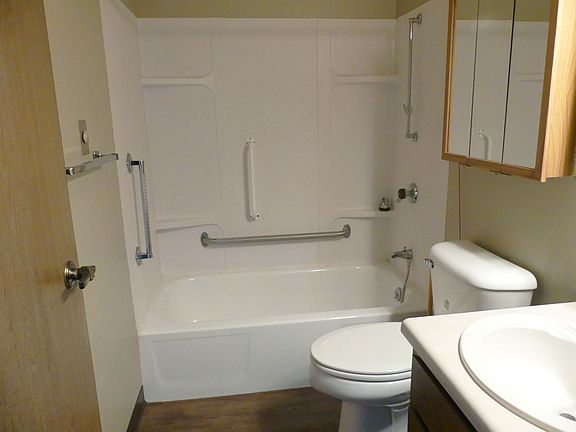 5th image of 206 E 10th St #6ac4c0c1f
