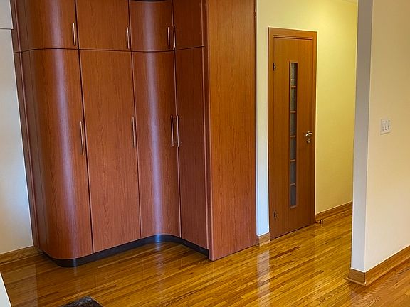 2nd image of 1840 E 13th St APT 5L