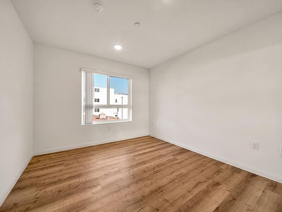 5th image of 11514 Cumpston St #502