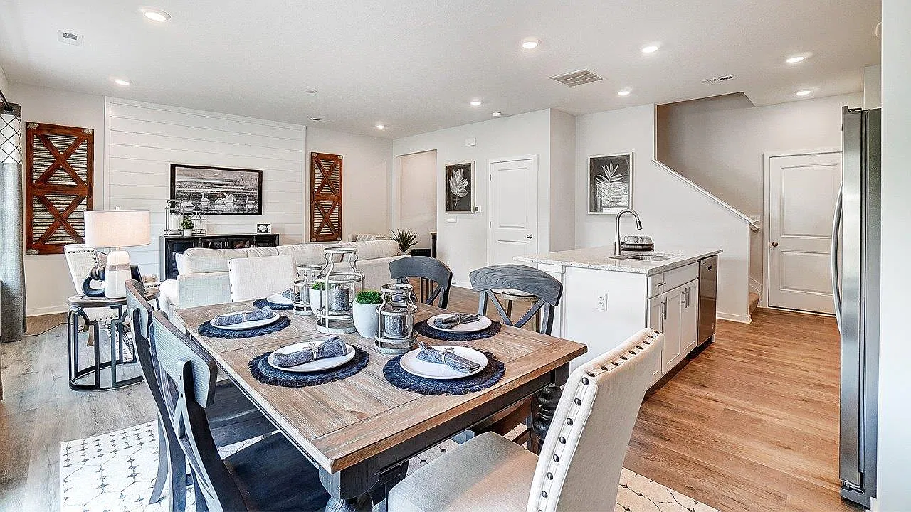 3 bed, 2.5 bath, 1635 sqft, $2,350 — Photo 3