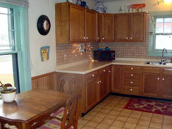 Large Eat-in Kitchen