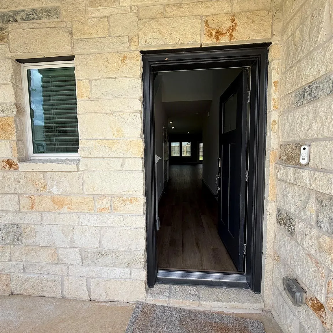4 bed, 2.5 bath, 2265 sqft, $2,595 — Photo 3