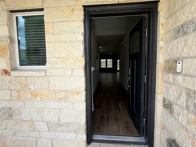 6816 Hart Oak Dr — Photo 3