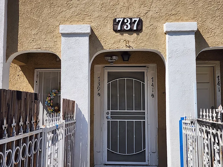 737 N Ridgewood Pl #1/2 — Photo 37