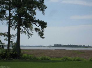 8 Maplewood Ln, Poquoson, VA 23662