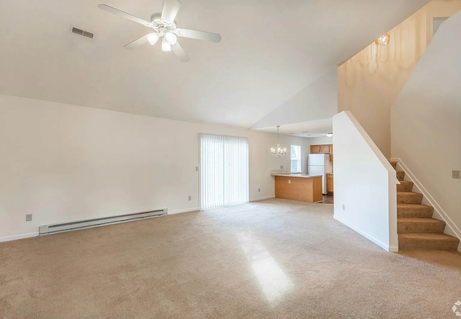40 Lightning Lane — Photo 3