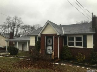 4 Marshall Dr, Selden, NY 11784