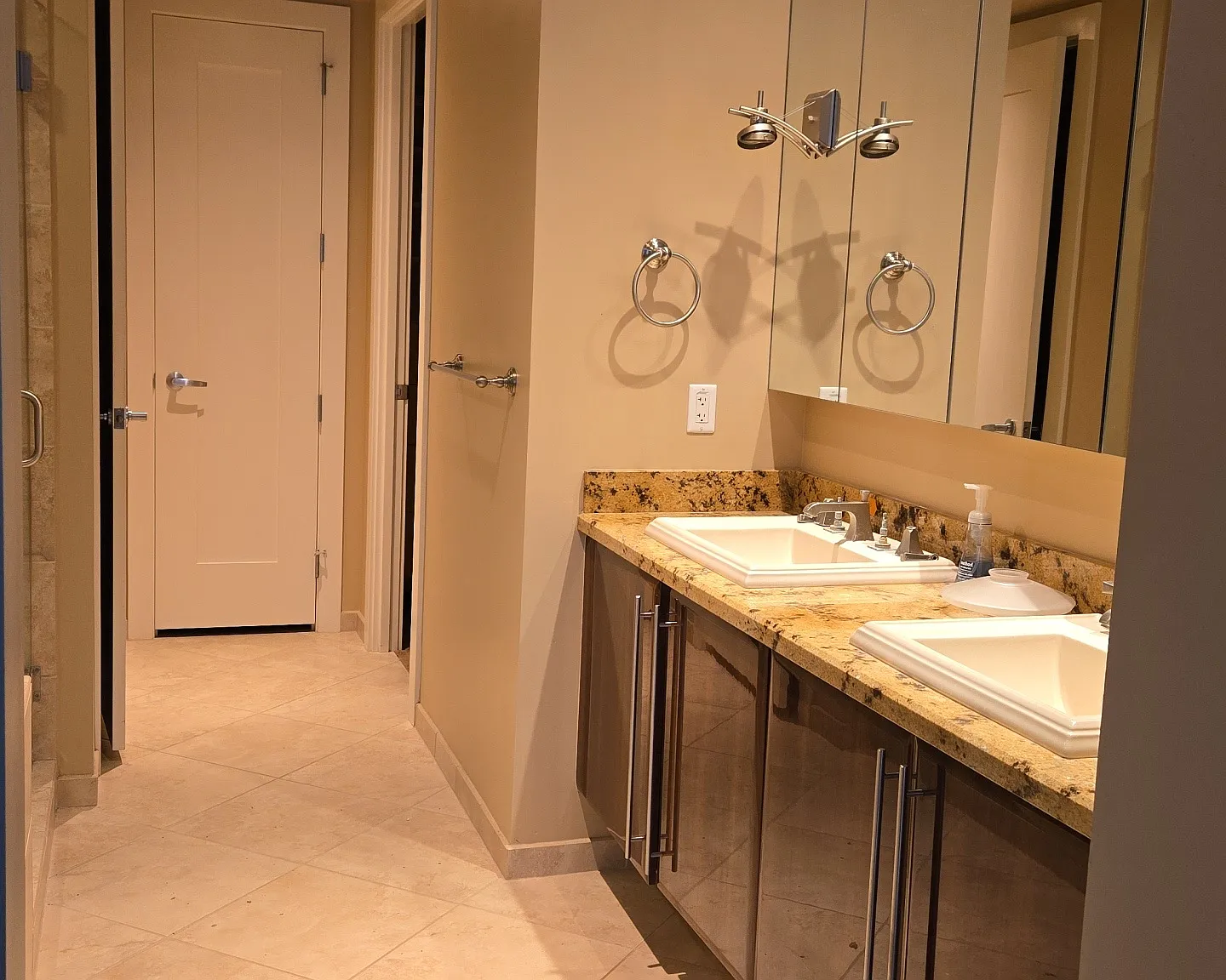 2 bed, 2.5 bath, 1802 sqft, $4,195 — Photo 3