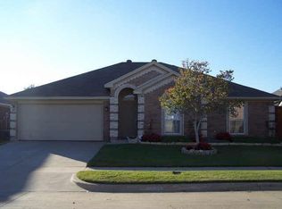 7000 Raven Meadow Dr, Arlington, TX 76002